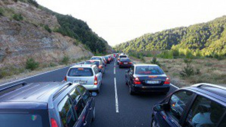 Харчим над 100 млн. лева за пътувания около 24 май