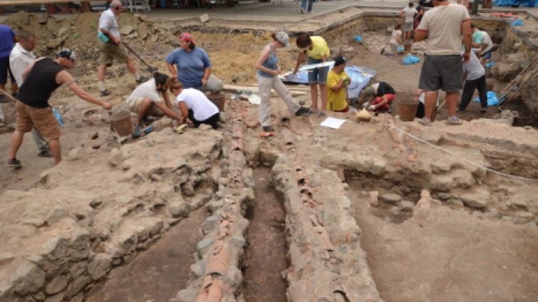 Бъдещ търговски комплекс се оказа Римска баня 