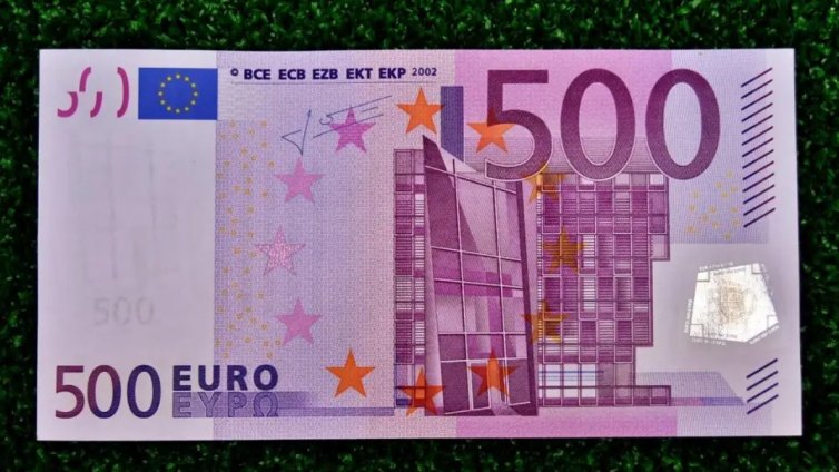 Опитаха да платят с менте от 500&euro; във Варна