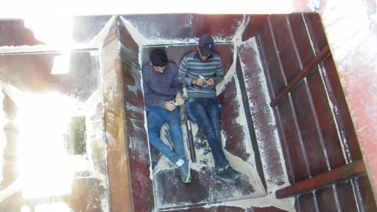 Граничари откриха 23 мигранти в два товарни влака