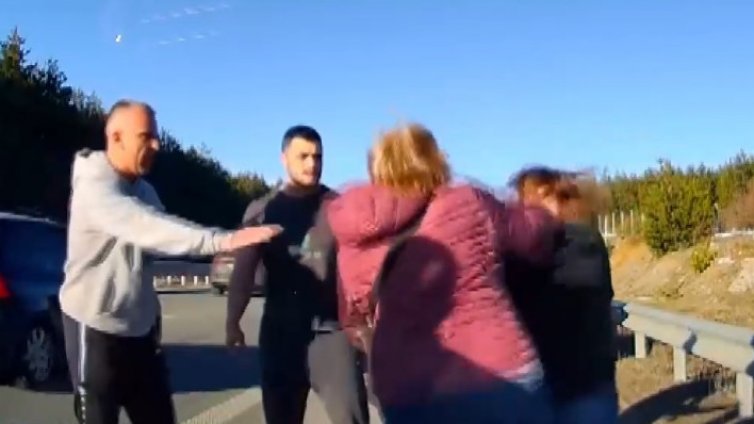 Женско меле пред Карлос Насар на магистралата