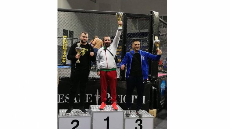 Варненци с фурор на държавното по ММА в Шумен