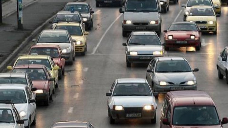 Дъждът предизвика задръствания в града