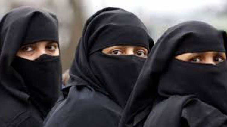 Глоби за осем жени с бурки в Пазарджик