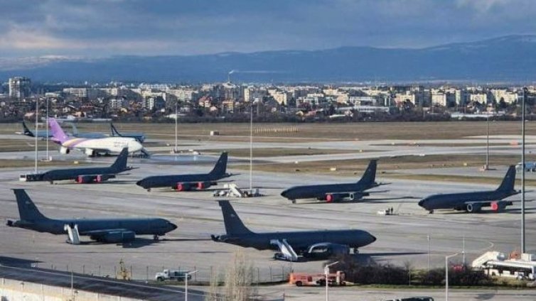 Горещо! US военни самолети чакат в София нареждане за удар по Иран