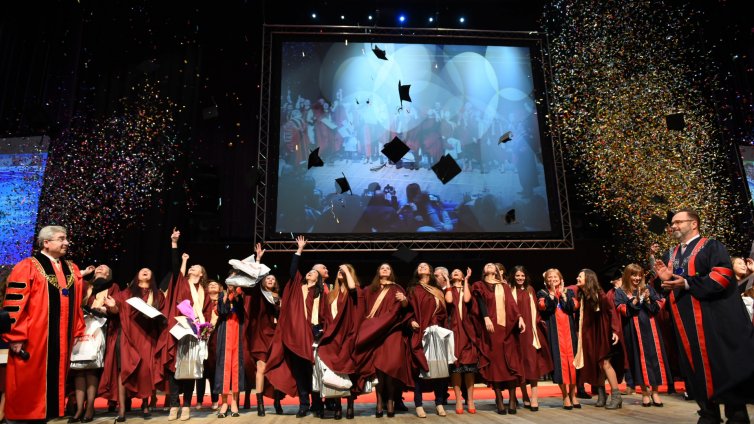 Варна има 70 нови лекари по дентална медицина