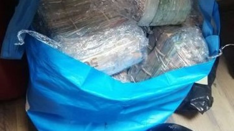 На границата задържаха турски шофьор на автобус с над 1,6 млн. евро