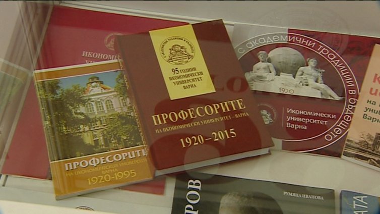 "Щрихи от утрото" (14.06.2019г.) - Изложба "99 от 100 -академични традиции в бъдещето"