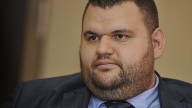 От МВР: Убийци дебнат Пеевски, държавата го пази