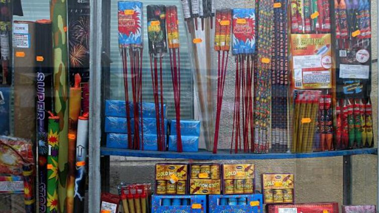 Лукарски разпореди проверка на фойерверките и детските играчки