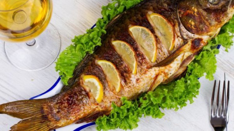 Пълнен шаран с орехи и стафиди за Никулден