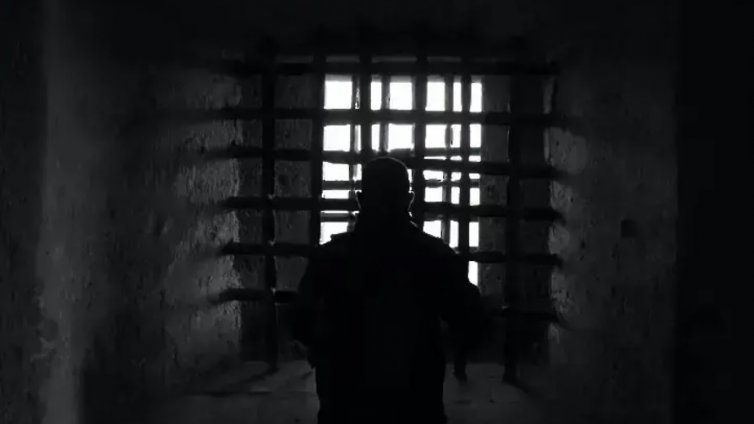 Обвинен в държане и разпространение на два вида дрога остава в ареста за постоянно