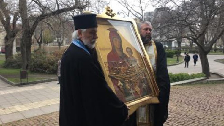 Чудотворната икона от Украйна пристигна във Варна