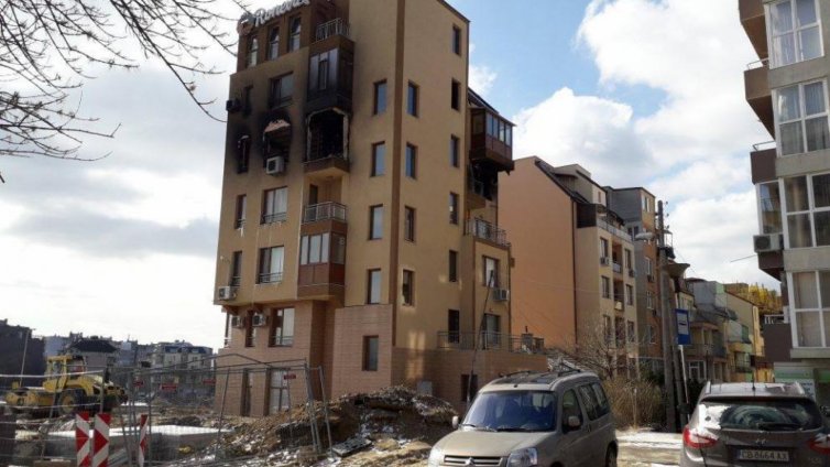 Мъж загина при пожар в жилищна сграда във Варна