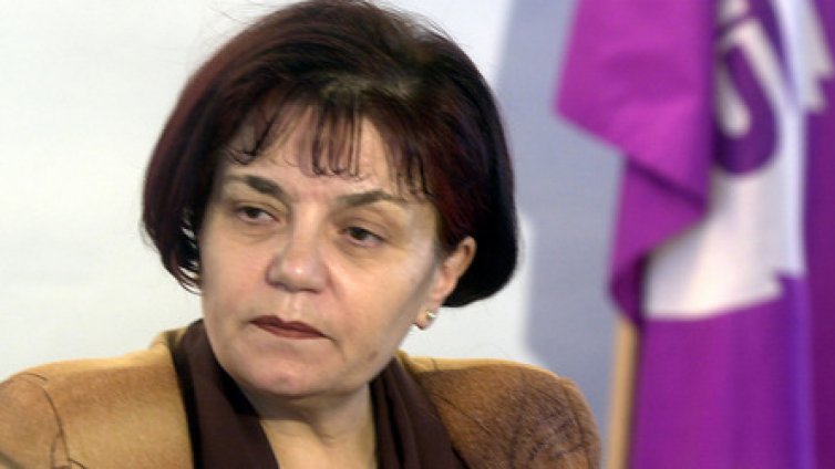 Министерството да сформира комисия, която да одобрява учебниците