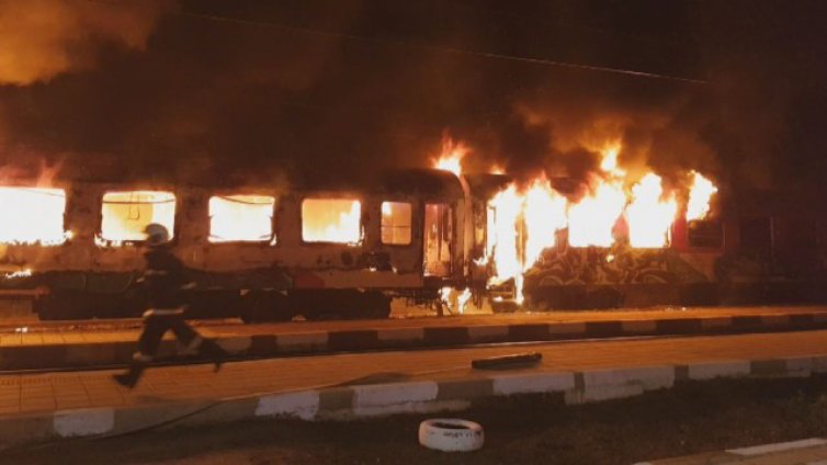 Вагон горя тази нощ в Девня