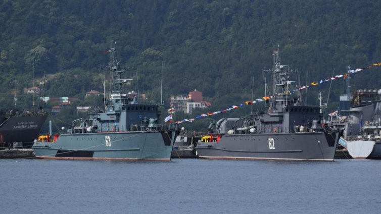 13 военнослужещи от ВМС спазват доброволна изолация или карантина