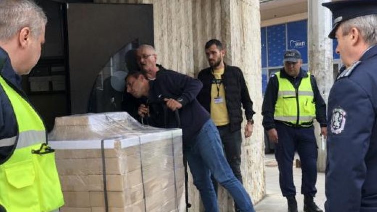 МВР ще варди от бомбаджии изборните секции още от събота