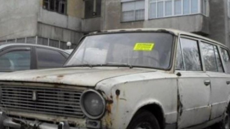 Продължава разчистването на Варна от трошки