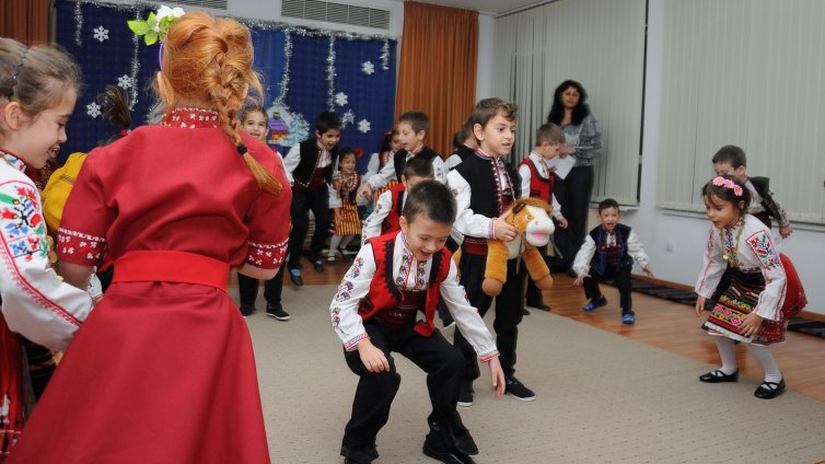 ЦДГ “Теменужка” се включи в конкурса „Коледа с нас“ (СНИМКИ)