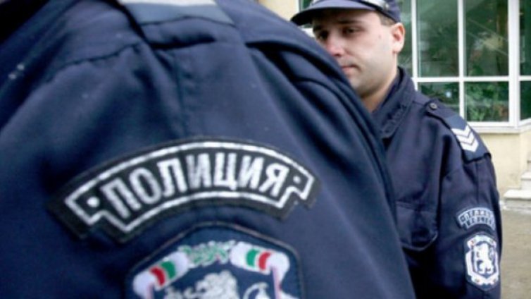 Хлапета обраха възрастна жена в Плевен  