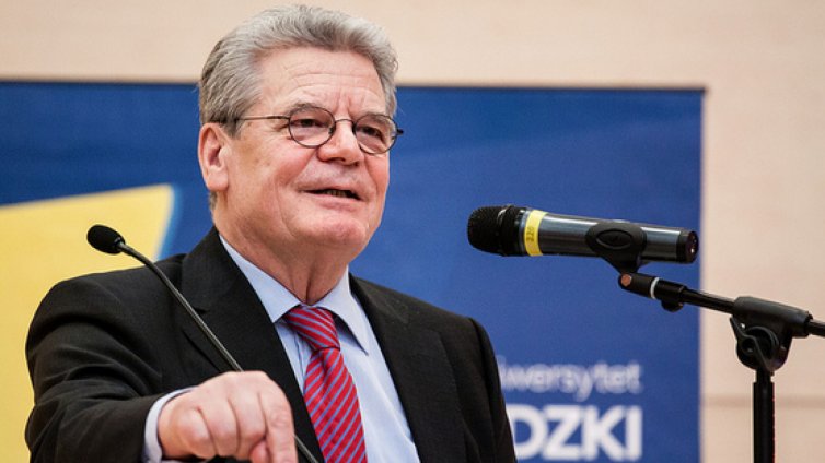 Улучиха с яйце главата на германския президент