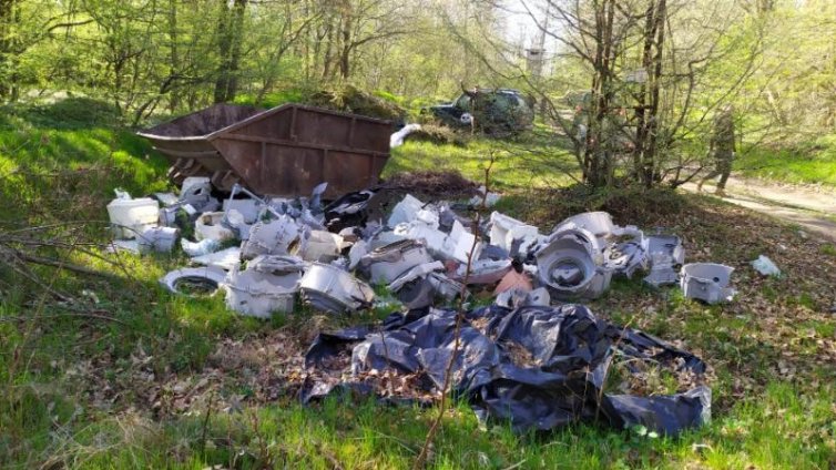 Събраха 25 тона отпадъци от горите край "Аспарухово" (СНИМКИ)