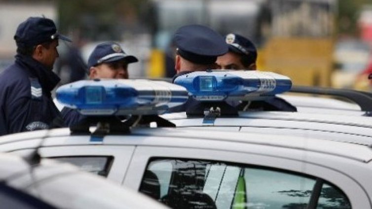 Анархисти потрошиха тролейбус в Атина