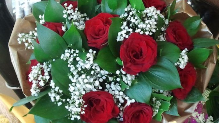 Откъде идват букетите за големите празници?