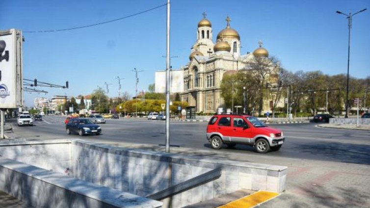 Проучват възможностите за изграждане на подземен паркинг в центъра на Варна