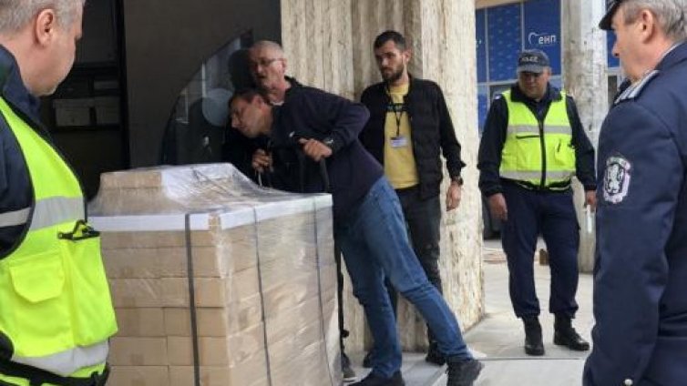 Пристигат бюлетините за вота на 19 април, МВР е нащрек