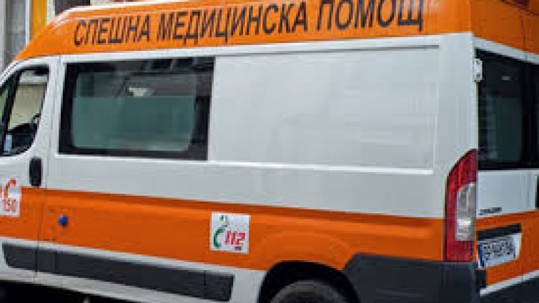 Наръгаха с нож баща и син в автобус в София