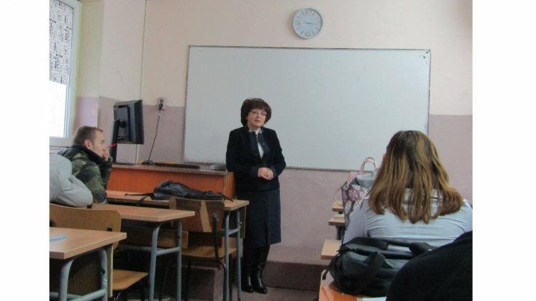 Съдия изнесе открит урок пред ученици от Търговската гимназия във Варна