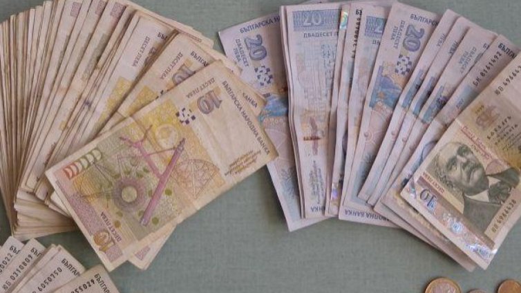Баба от Добричко даде 1700 лв. за "колет"