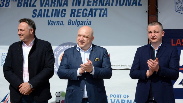 Министър Кралев: ММС ще финансира проект за ремонт на водна спортна база „Бриз“ във Варна