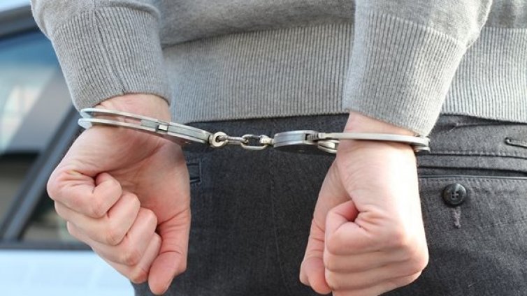 Задържаха мъж, опитал да удуши жена си