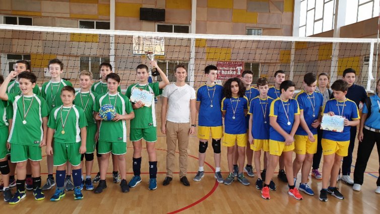 Учениците от СУ „Найден Геров“ първи в състезанията по волейбол