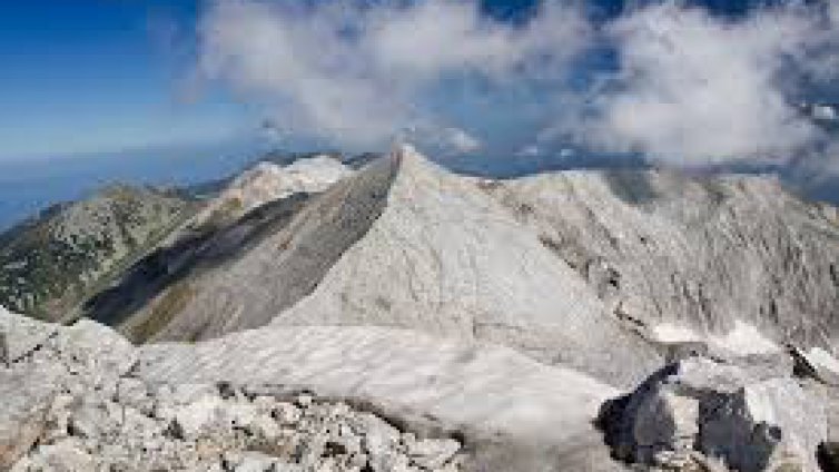 Вече са спасени туристите под връх Вихрен