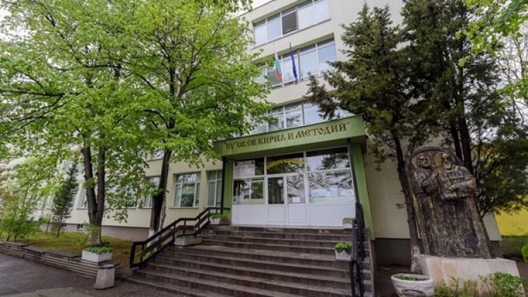 Урокът по математика върви полят с ракия и секс. Арестуваха учител