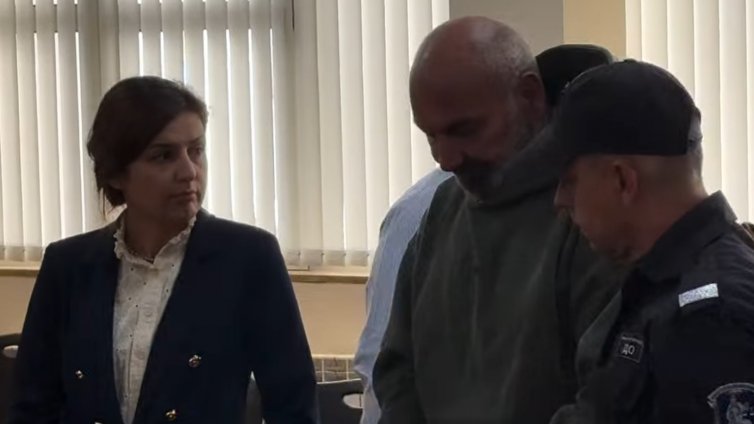 Няма намерено оръжие, заяви защитата на Мегеров в съда