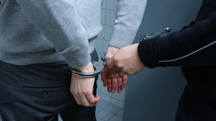 Задържаха варненец, търгувал с метамфетамини