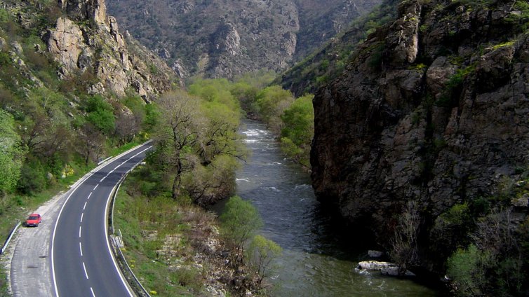 Забраниха изпреварването в Кресненското дефиле