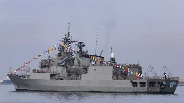 И гръцка военна фрегата ще пази търговските кораби в Червено море