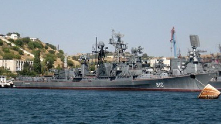 Руски катери са принудили турски кораб в Черно море да промени маршрута си