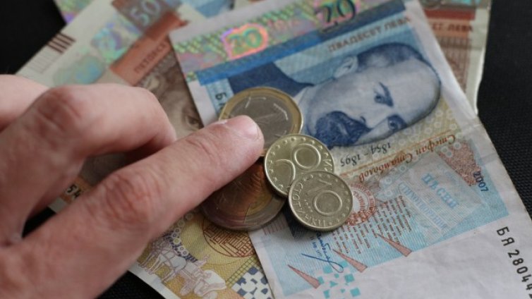 Вдигат заплатите на учителите с близо 15%