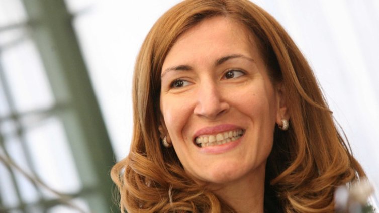 Николина Ангелкова: Спадът на туристите е само 2,5%
