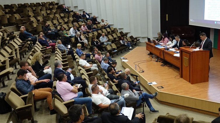 Вдигат заплатите на кметовете във Варна