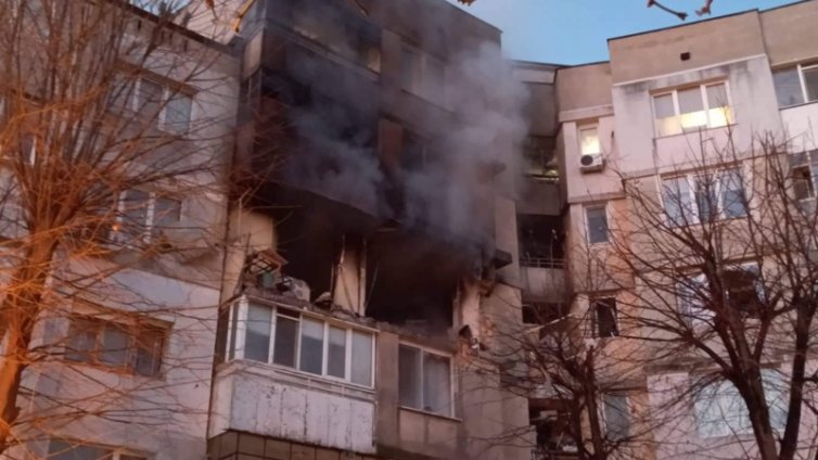 Забравена тенджера върху котлон подпали балкон във "Владиславово"