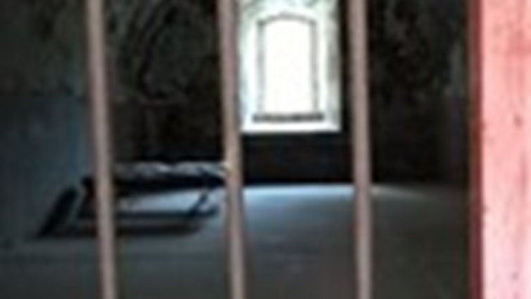 Французойка опита да избяга с навързани чаршафи от затвор