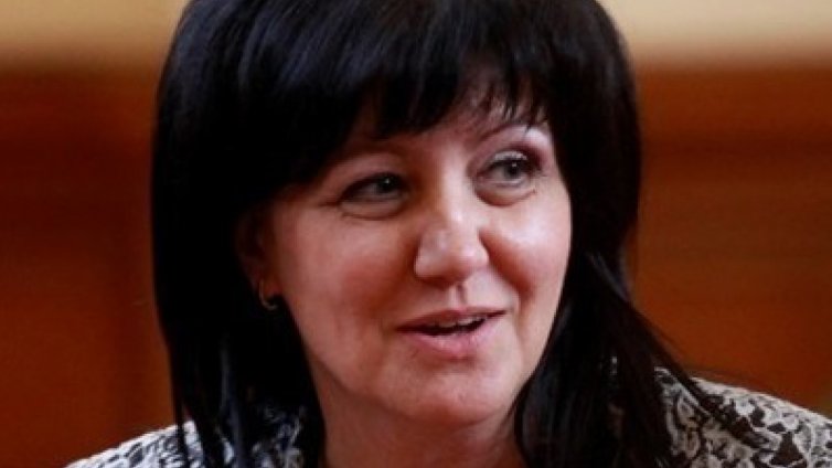 Караянчева: Не съм Жана д'Арк в парламента, но няма да позволя Радан Кънев да помпа мускули на мой гръб